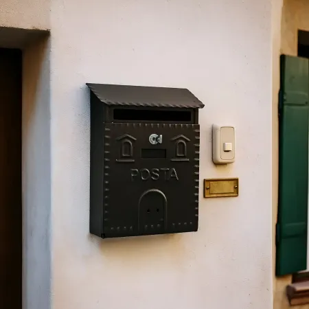 Cassetta Lettere Ferro Battuto Nero da Esterno con Spazio Riviste