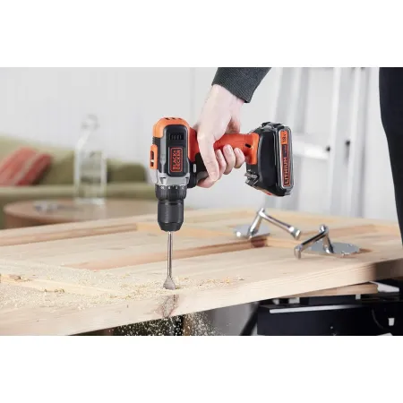 Trapano Avvitatore Black & Decker a Batteria a Litio 18V con Luce LED