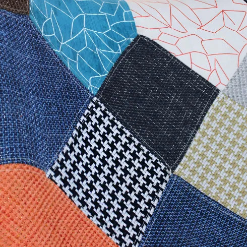 Poltrona con Poggiapiedi Patchwork Struttura in Acciaio Gambe in Legno