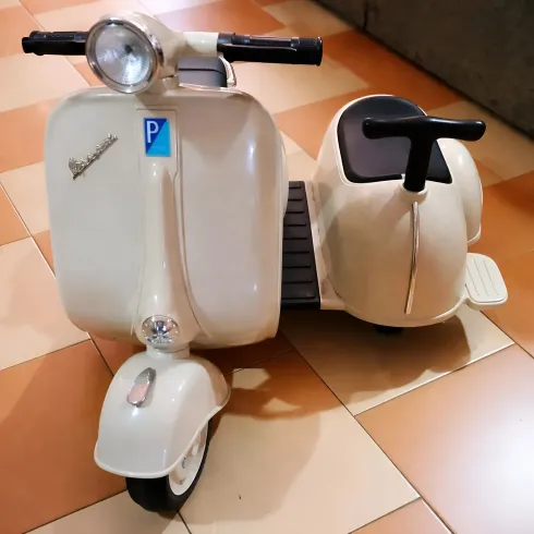 Piaggio Crema Vespa Mini con Sidecar Elettrica da Bambini a Batteria 6 V