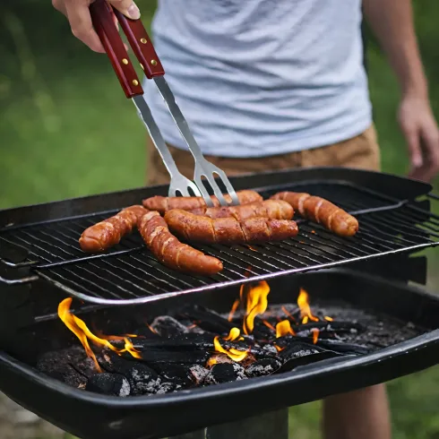 Set Utensili Barbecue 18 Pezzi in Acciaio Cromato con Manico in Legno