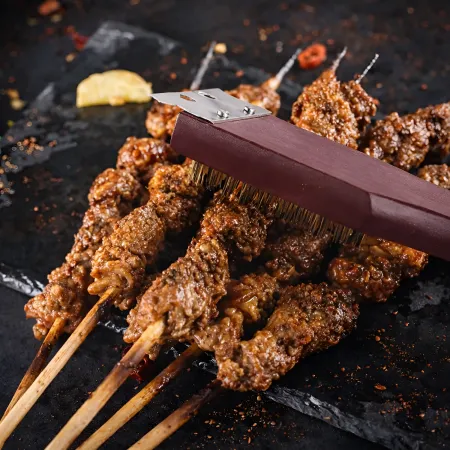 Set Utensili Barbecue 18 Pezzi in Acciaio Cromato con Manico in Legno