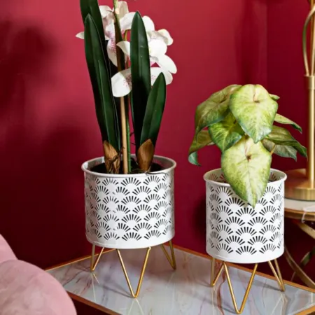 Set 2 Portavasi Metallo Bianco Oro con Vasi Rimovibili Intagli Decorativi