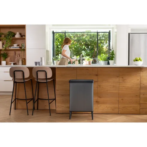 Pattumiera Keter 54L Blu Perlato Apertura Push per Cucina con Gambe