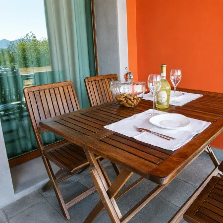 Tavolo e 4 Sedie in Legno Set Pieghevole Tavolino da Pranzo per Esterno