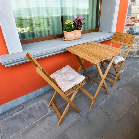 Set Tavolino e 2 Sedie in Legno Tavolo Pieghevole con Cuscini da Esterno