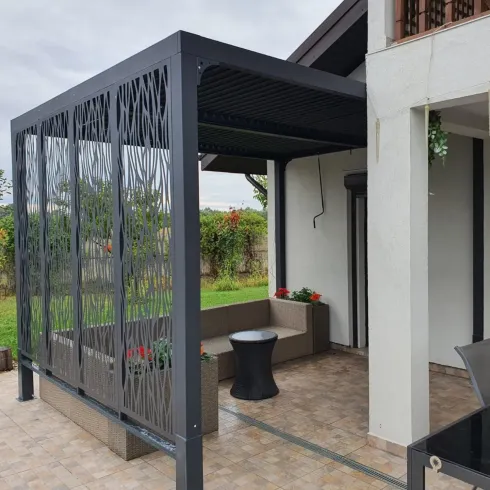 Pergola Bioclimatica 240x300 cm Alluminio Grigio con Pannelli Privacy