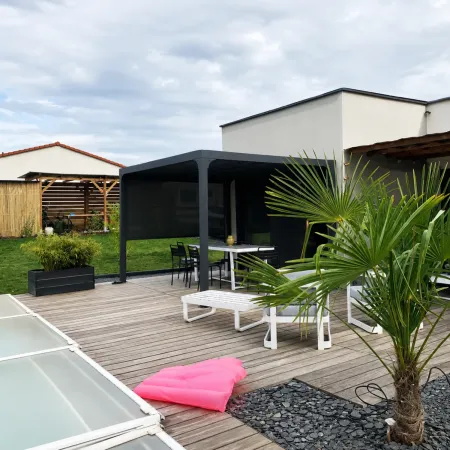 Pergola Bioclimatica in Alluminio 360x300 cm con 2 Teli Laterali Grigi