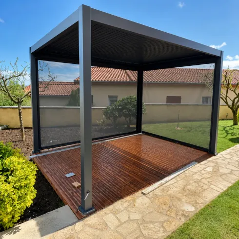 Pergola Bioclimatica in Alluminio 360x300 cm con 2 Teli Laterali Grigi