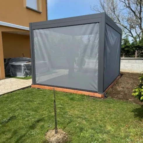 Pergola Bioclimatica in Alluminio 360x300 cm con 2 Teli Laterali Grigi