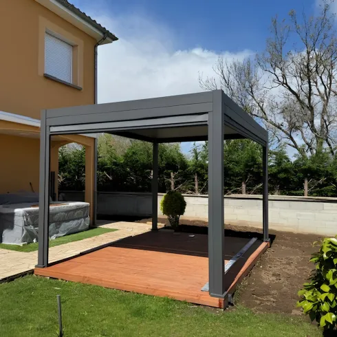 Pergola Bioclimatica in Alluminio 360x300 cm con 2 Teli Laterali Grigi
