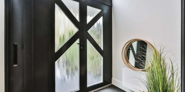 Come personalizzare la tua porta blindata per renderla bella ed efficace 