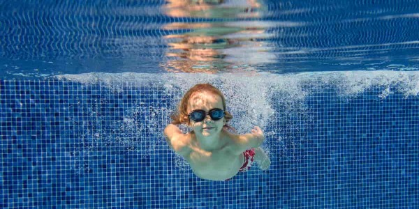 Accessori per piscina: cosa è indispensabile per un buon utilizzo e la manutenzione