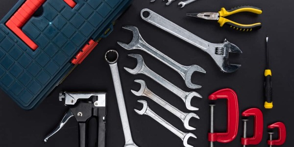 Attrezzi e utensili: cosa non deve mai mancare in una borsa porta attrezzi