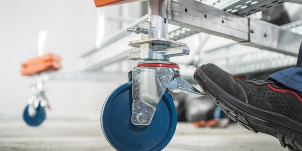 Voglia di ristrutturare casa? Perché farlo con un ponteggio mobile professionale