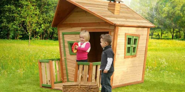 Casetta per bambini in legno, plastica o tessuto? Guida a quale scegliere