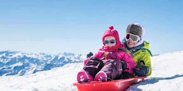 Slittino da neve: come far divertire i più piccoli in montagna