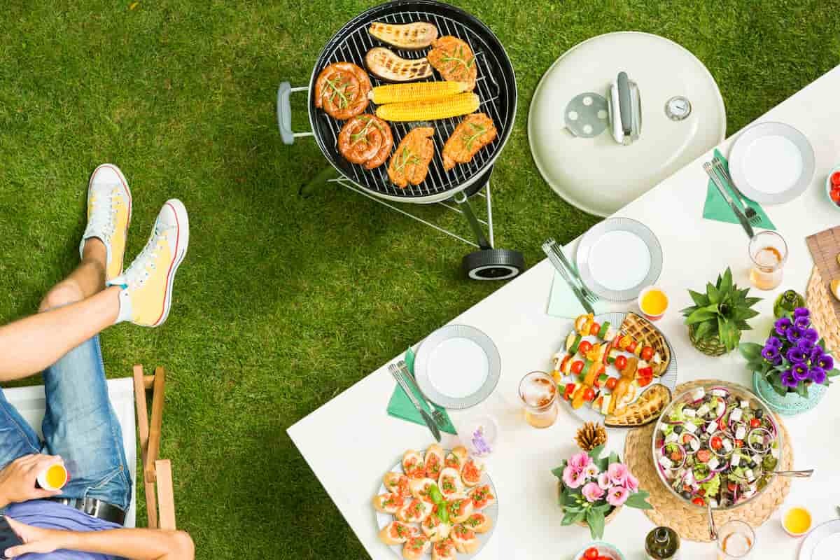 Come pulire la griglia del barbecue con prodotti naturali